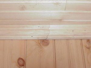 Miter ceiling molding joints