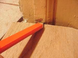Mark molding at top of threshold for cut