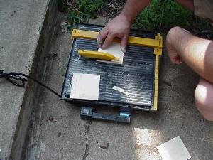 Wet saw for cutting tile